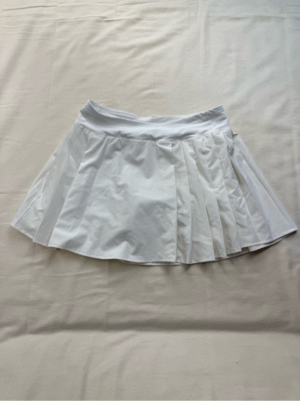 Lululemon White Pleated Skort Women’s Estimated Size 4 Tennis Golf Skirt